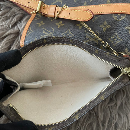 Preloved Authentic Rank B- Louis Vuitton Pre-Owned 2004 GM monogram bucket bag