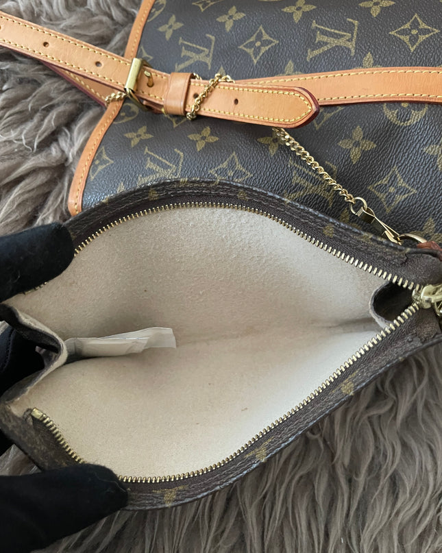 Preloved Authentic Rank B- Louis Vuitton Pre-Owned 2004 GM monogram bucket bag