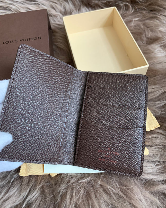LOUIS VUITTON
Damier Ebene Canvas Pocket Organizer