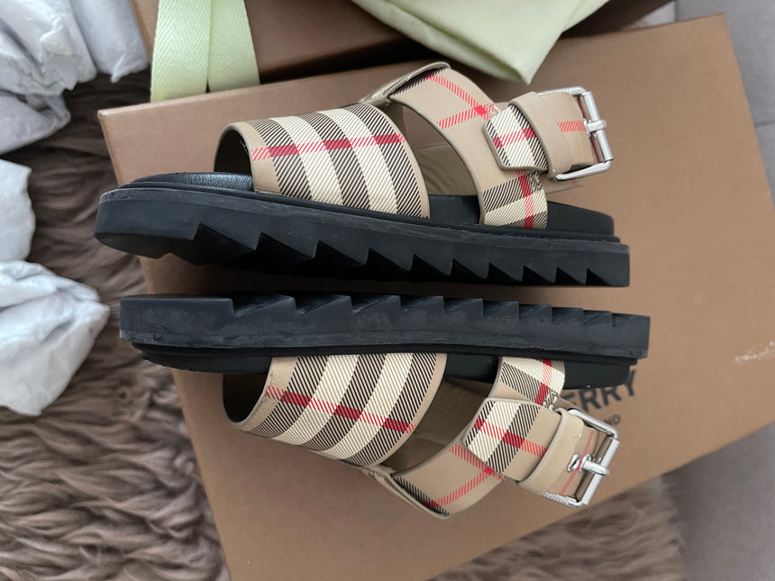 Burberry bundle set kids eur 27-28