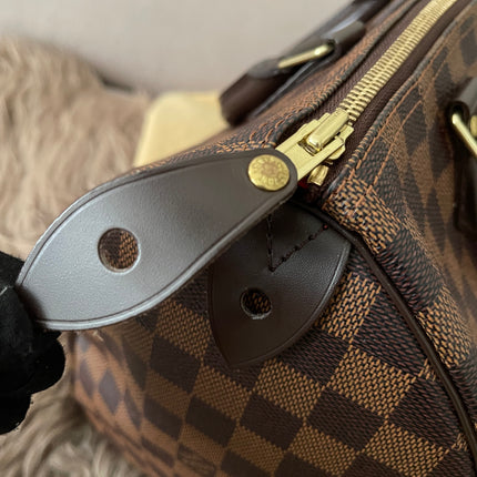 Preloved Authentic Louis Vuitton Speedy 30 handbag in the classic Damier Ebene