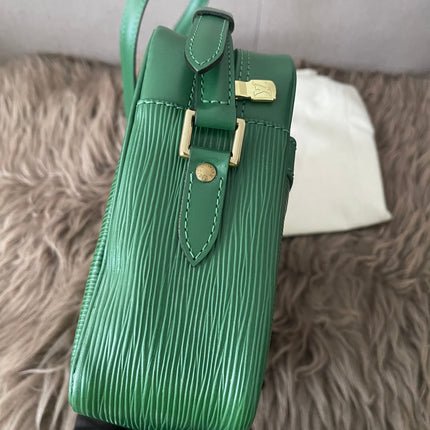 Preloved Authentic  Louis Vuitton Epi Trocadero 27