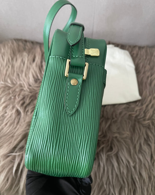 Preloved Authentic  Louis Vuitton Epi Trocadero 27