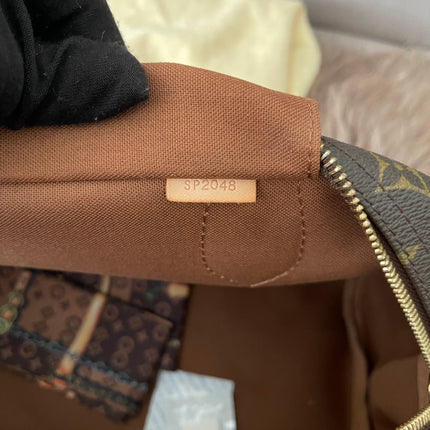 Preloved Authentic Louis Vuitton Montorgueil PM bag in monogram canvas