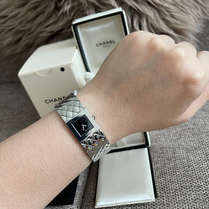 Preloved Authentic Chanel Matelassé Bangle Watch – Silver/Black Dial | Full Set