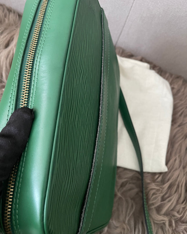 Preloved Authentic  Louis Vuitton Epi Trocadero 27