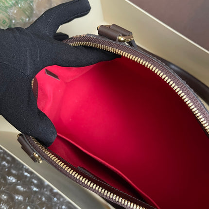 Preloved Louis Vuitton Pre-Owned
2012 Verona PM shoulder bag w/provided strap