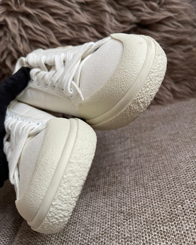 Preloved Authentic Celine Alan Sneaker with Triomphe in Canvas Off-White
