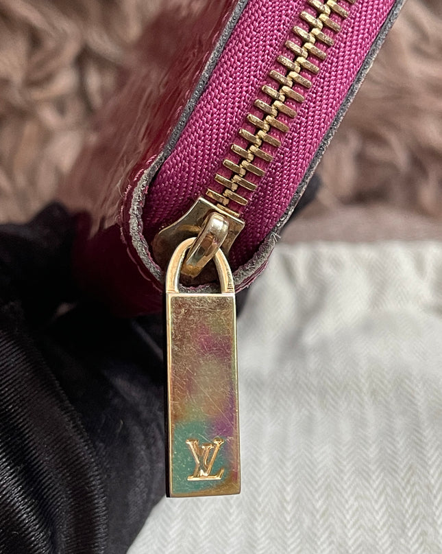 Preloved Authentic Louis Vuitton Vernis Zippy Wallet