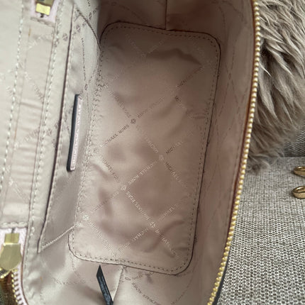 Preloved Authentic Michael Kors Jet Set MD Zip Tote Crossbody in Blush Pink MK Signature