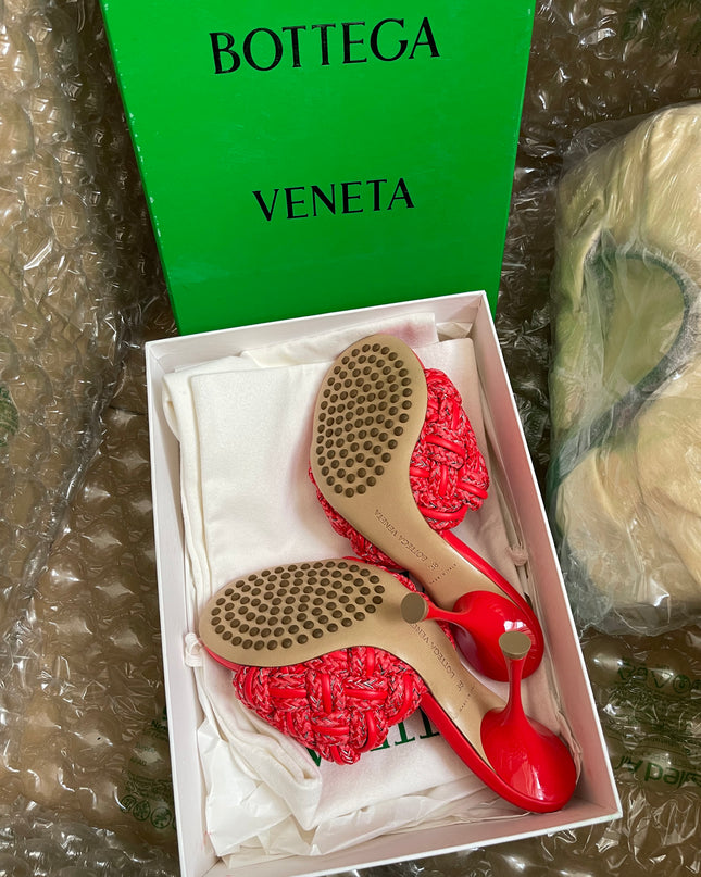 Preloved Bottega Veneta
Dot Mule Sandals in Rope & Nappa Size 38