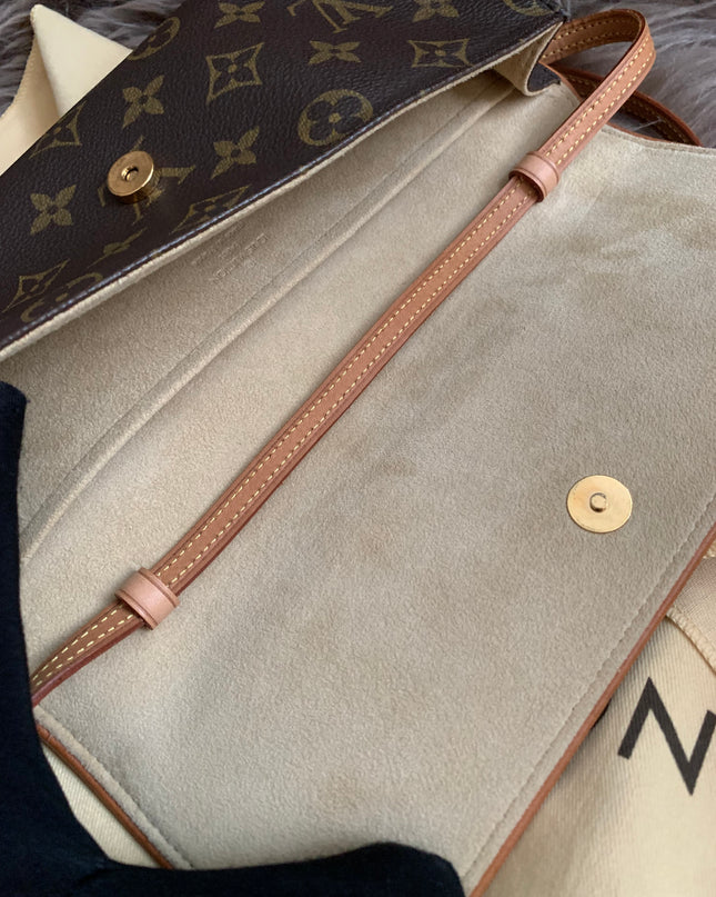 Louis Vuitton
2001 Pochette Twin GM crossbody bag
