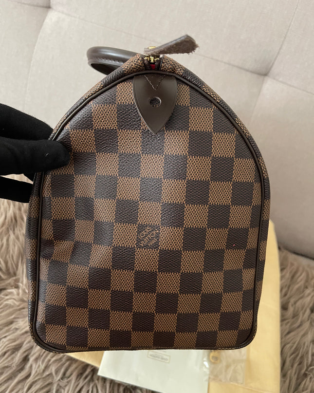 Preloved Authentic Louis Vuitton Speedy 30 handbag in the classic Damier Ebene