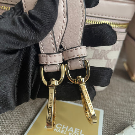 Preloved Authentic Michael Kors Jet Set MD Zip Tote Crossbody in Blush Pink MK Signature