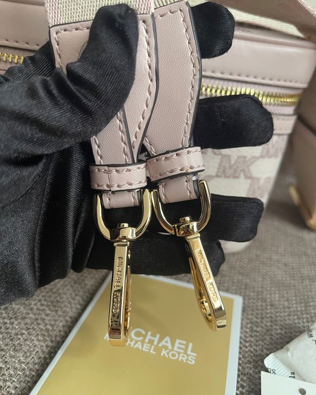 Preloved Authentic Michael Kors Jet Set MD Zip Tote Crossbody in Blush Pink MK Signature