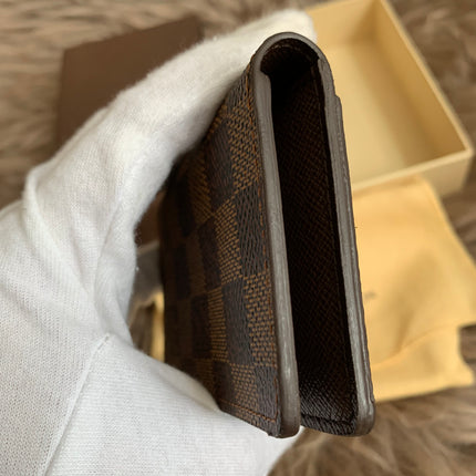 LOUIS VUITTON
Damier Ebene Canvas Pocket Organizer