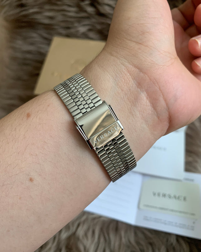 VERSACE V-ESSENTIAL VEK4005/21
Women's watch