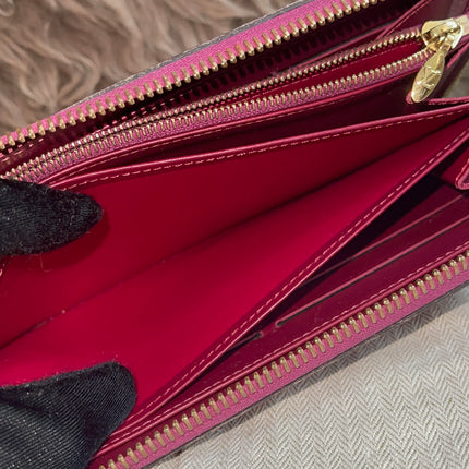 Preloved Authentic Louis Vuitton Vernis Zippy Wallet