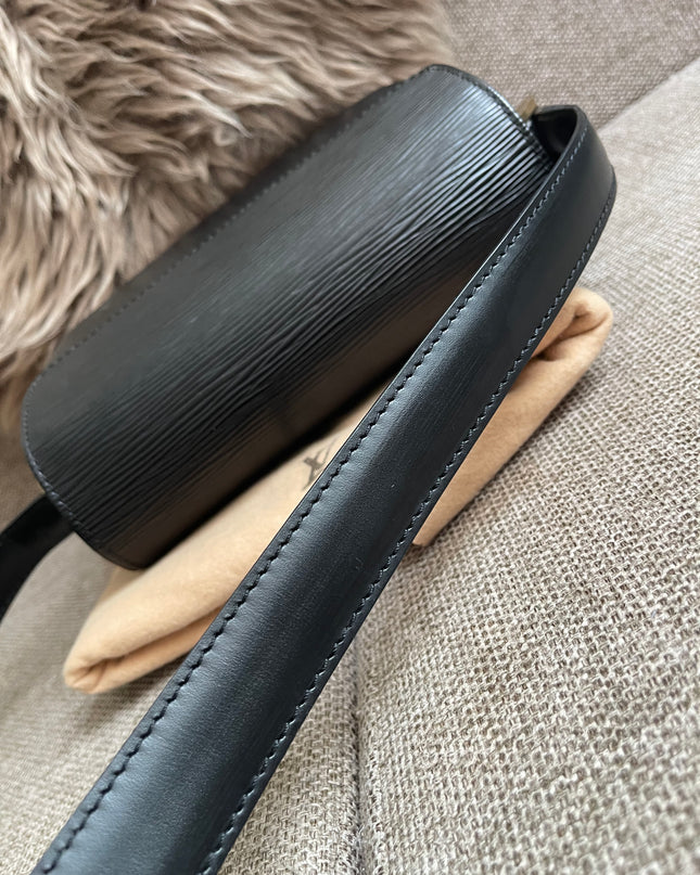 Preloved Authentic Louis Vuitton Epi Buci Crossbody Bag