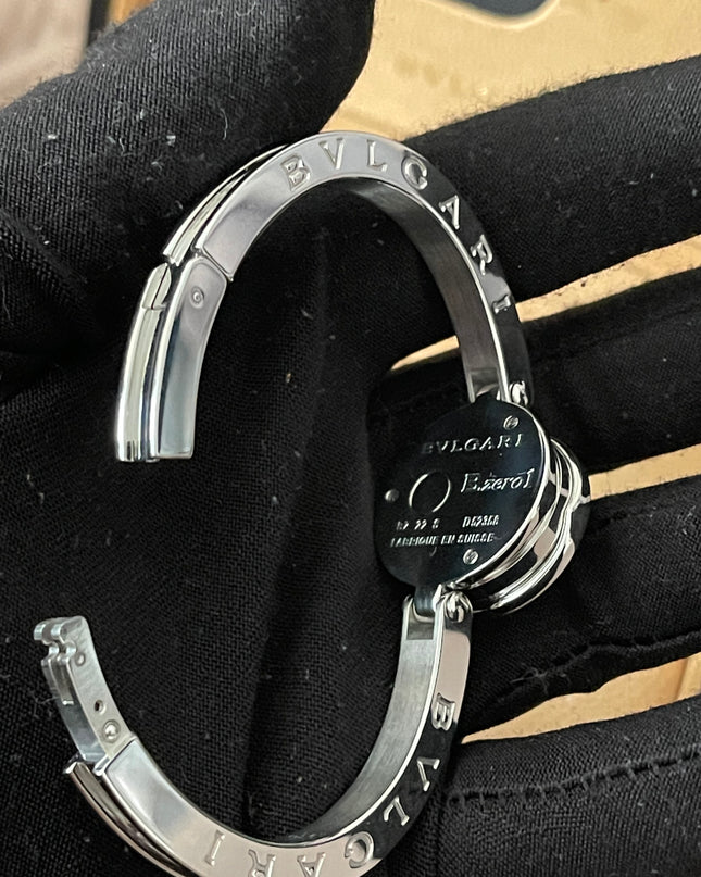 Preloved Authentic Bvlgari B.zero1 Watch 22mm stainless steel case, a blue mother-of-pearl dial with diamond