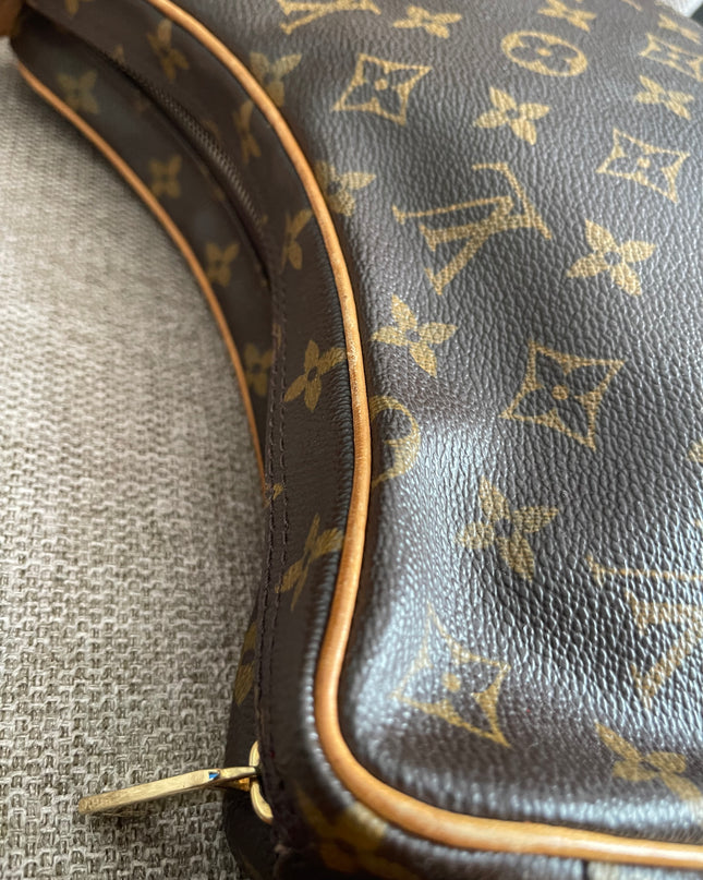Preloved Authentic Louis Vuitton Croissant MM