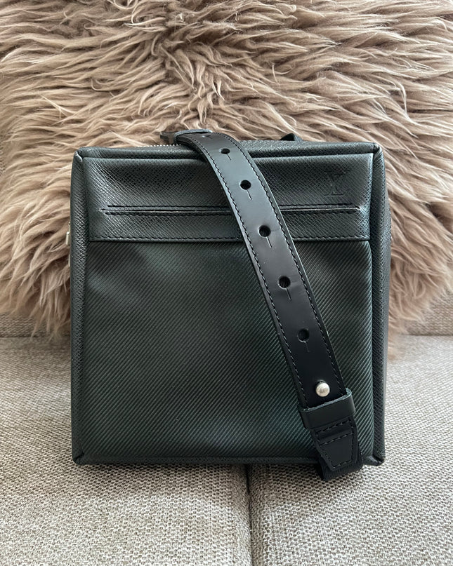 Preloved Authentic Louis Vuitton Taiga Leather Crossbody Bag – Épicéa Green, Silver Hardware