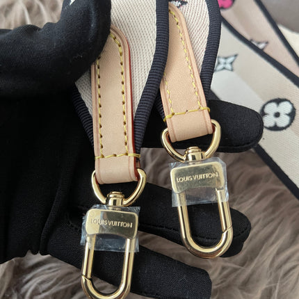 Preloved Authentic Unused Louis Vuitton logo jacquard canvas shoulder strap