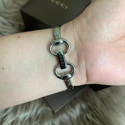 Gucci Tornavoni Women's Watch, 0.7 inch (18 mm), Quartz, White Pearl YA120517