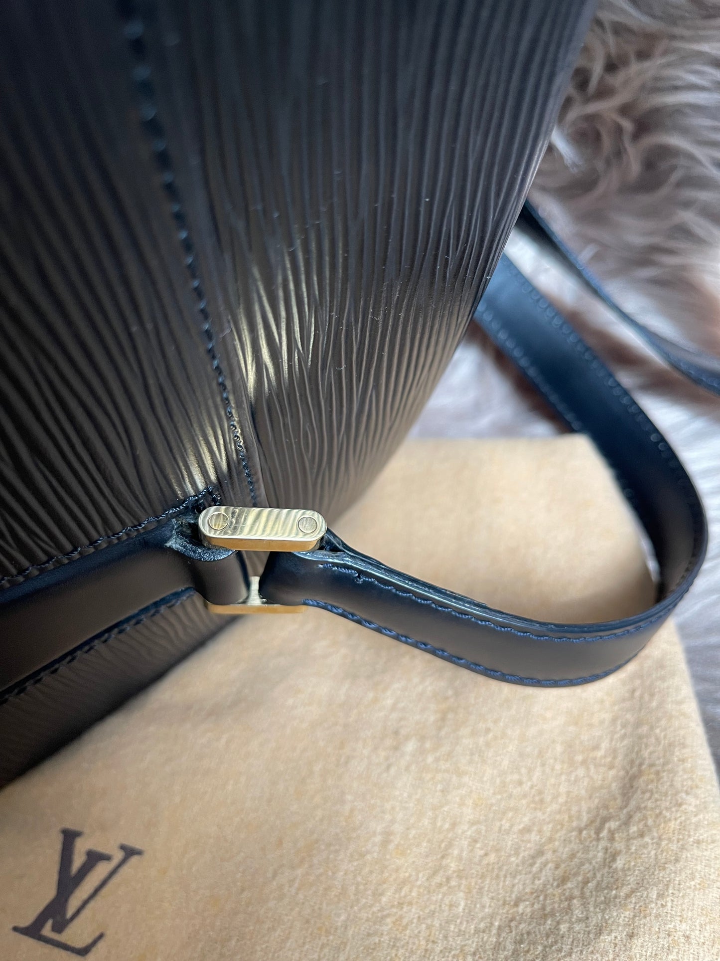 Preloved LOUIS VUITTON Voltaire Epi Leather Shoulder Bag
