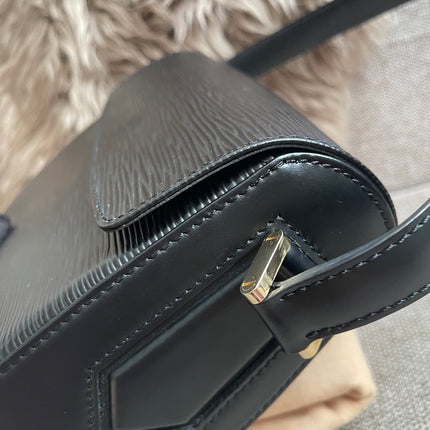 Preloved Authentic Louis Vuitton Epi Buci Crossbody Bag