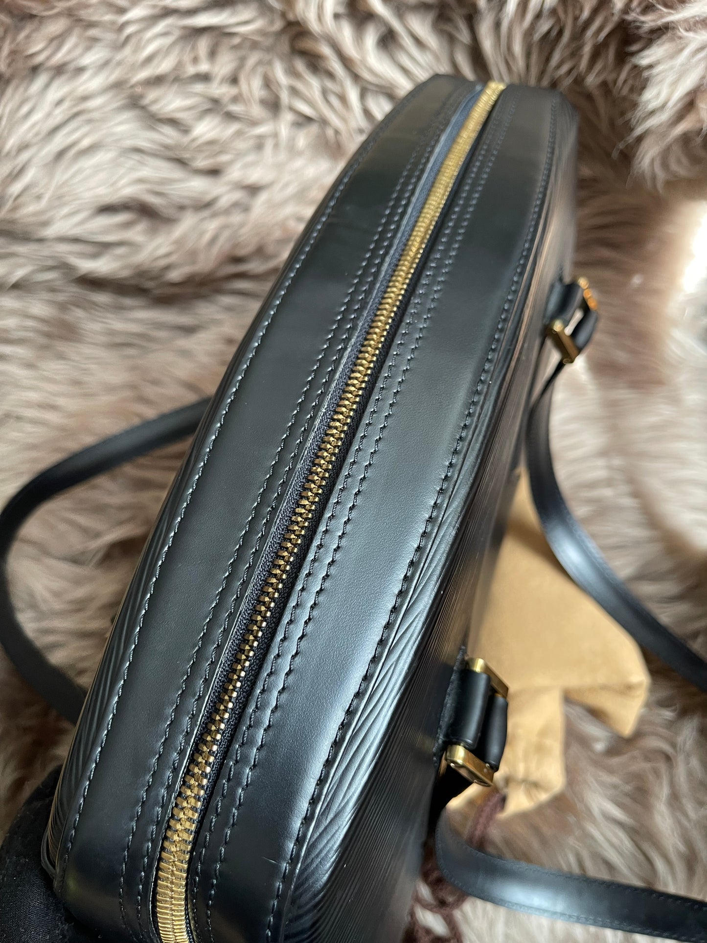 Preloved LOUIS VUITTON Voltaire Epi Leather Shoulder Bag