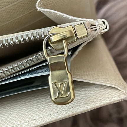 Preloved Authentic Rank B- Louis Vuitton Sarah wallet in the Damier Azur