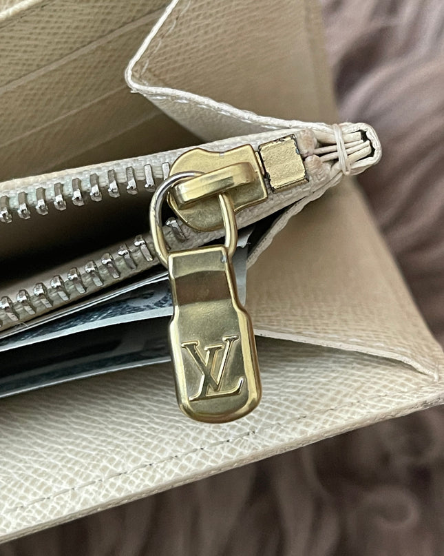 Preloved Authentic Rank B- Louis Vuitton Sarah wallet in the Damier Azur