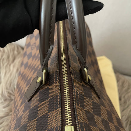 Preloved Authentic Louis Vuitton Speedy 30 handbag in the classic Damier Ebene