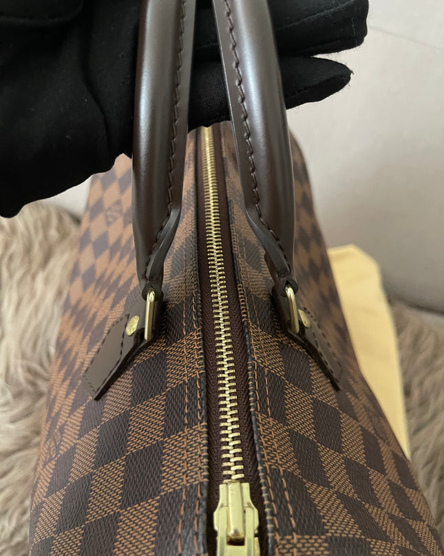 Preloved Authentic Louis Vuitton Speedy 30 handbag in the classic Damier Ebene