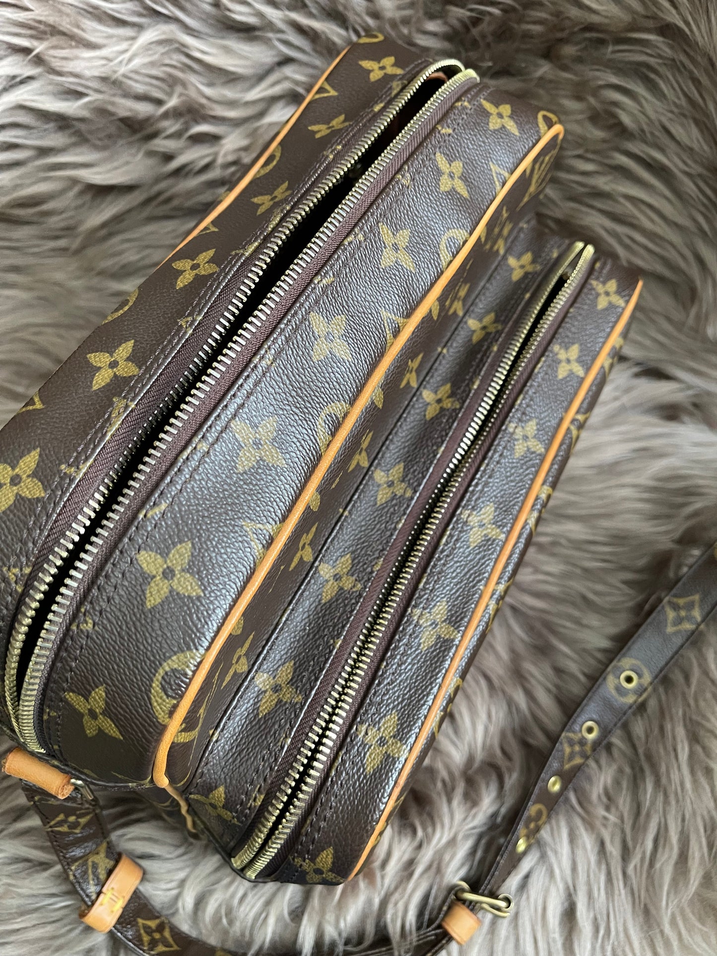 Preloved Louis Vuitton 2005 Nil messenger bag