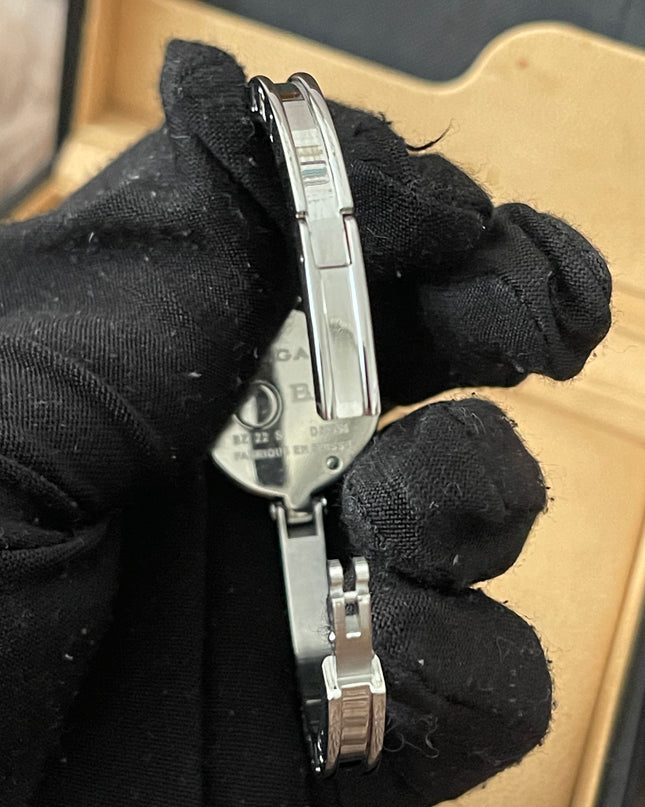 Preloved Authentic Bvlgari B.zero1 Watch 22mm stainless steel case, a blue mother-of-pearl dial with diamond