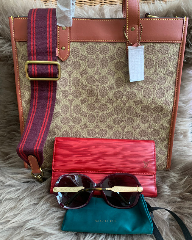 COACH Field Tote in Signature Canvas with Horse & Carriage Print