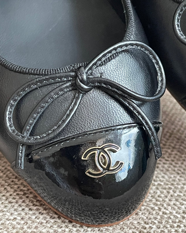Preloved Authentic Chanel Ballet Flats — Black Lambskin & Patent Cap Toe (Size 35½)