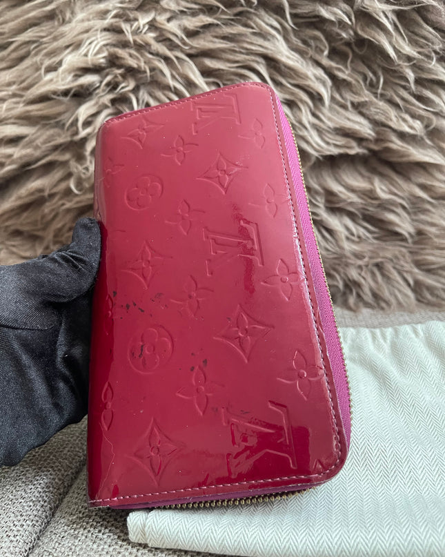 Preloved Authentic Louis Vuitton Vernis Zippy Wallet
