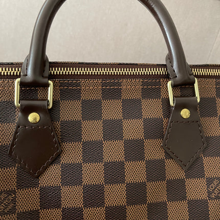 Preloved Authentic Louis Vuitton Speedy 30 handbag in the classic Damier Ebene