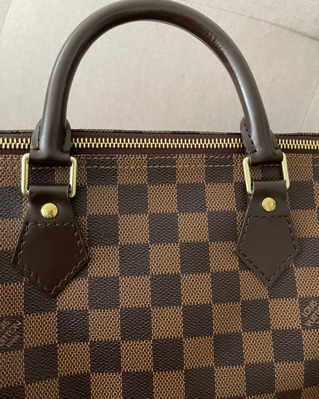 Preloved Authentic Louis Vuitton Speedy 30 handbag in the classic Damier Ebene