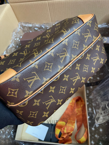 Preloved Louis Vuitton 2005 Nil messenger bag