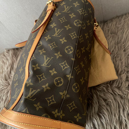 Preloved Authentic Rank B- Louis Vuitton Pre-Owned 2004 GM monogram bucket bag