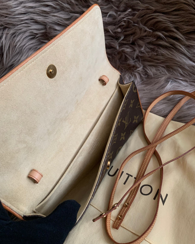 Louis Vuitton
2001 Pochette Twin GM crossbody bag