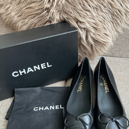 Preloved Authentic Chanel Ballet Flats — Black Lambskin & Patent Cap Toe (Size 35½)