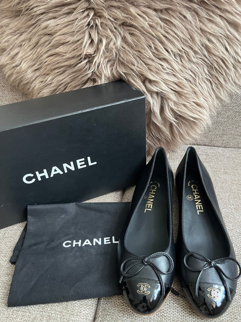 Preloved Authentic Chanel Ballet Flats — Black Lambskin & Patent Cap Toe (Size 35½)