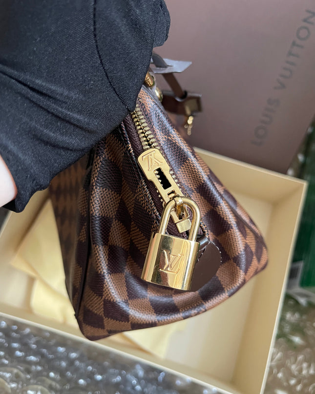 Preloved Louis Vuitton Pre-Owned
2012 Verona PM shoulder bag w/provided strap