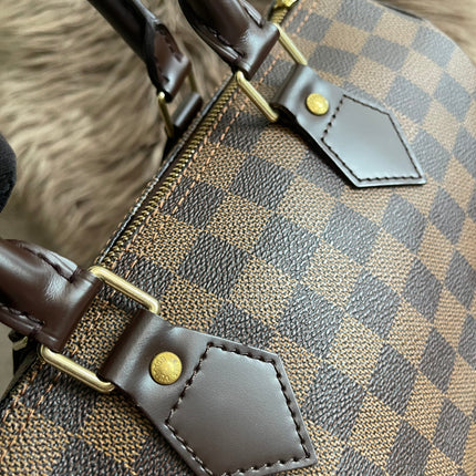 Louis Vuitton Speedy 25 Damier Ebene corner detail