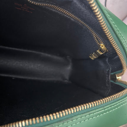 Preloved Authentic  Louis Vuitton Epi Trocadero 27